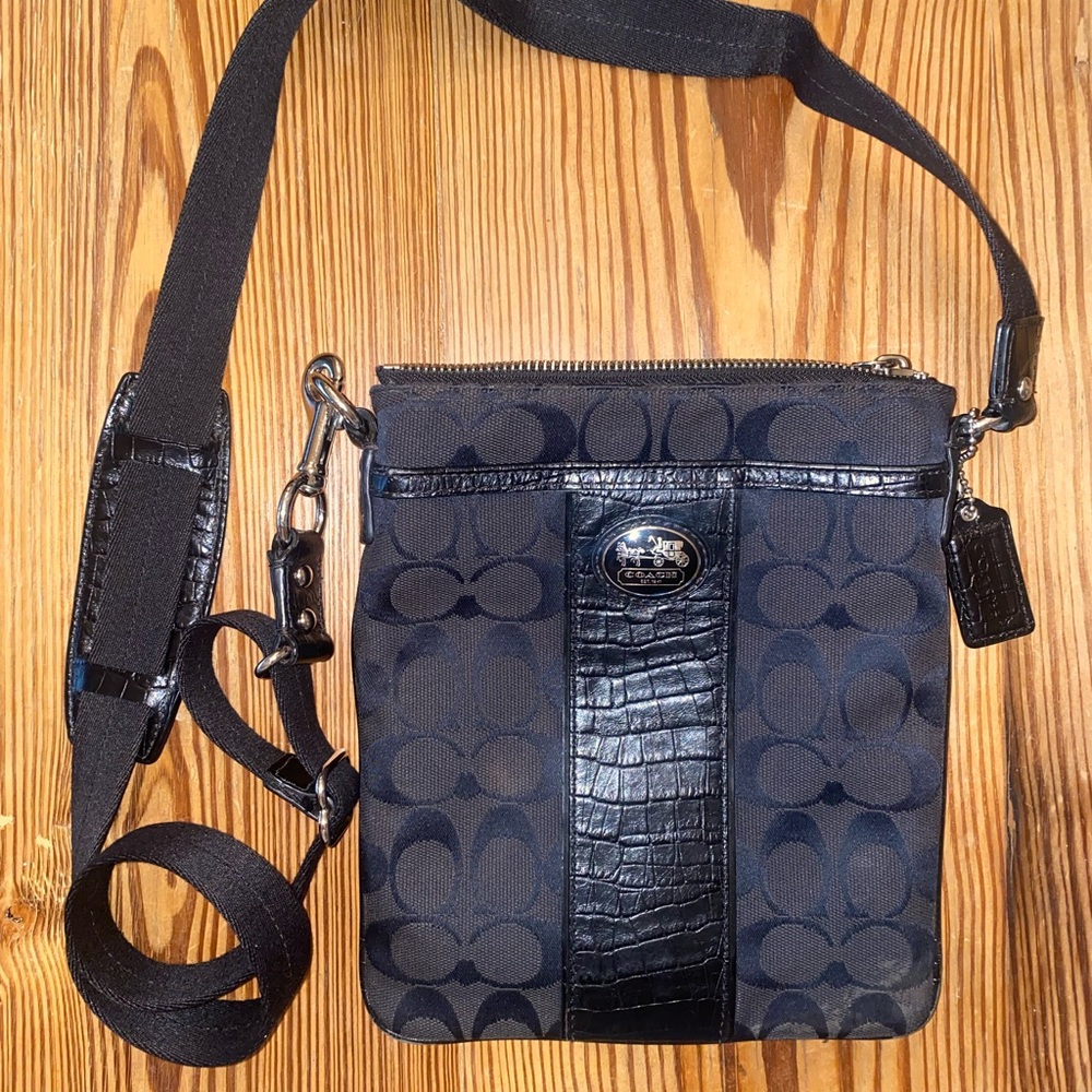 Coach brown and black crossbody. Good condition! Great gameday bag!!